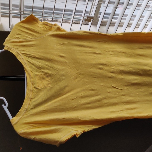 Hollister Yellow T-Shirt - Picture 3 of 3
